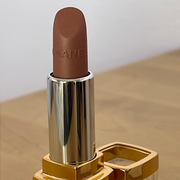 CHANEL 31 LE ROUGE LIPSTICK WITH POUCH (NWT) - Picture 3 of 8